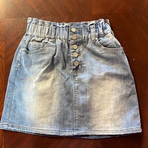 Modern denim skirt above the knees. Great for casual wear.